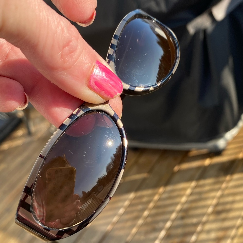 BURBERRY NOVA CHECK Sunnies😎🕶️Made in ITALY🇮🇹🔥EUC🔥Womens - Picture 6 of 13